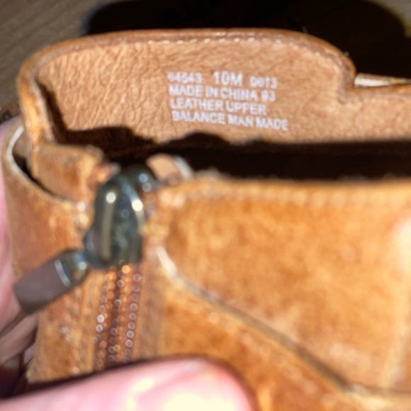 Clark’s Indigo Distressed Spye Belle Brown Leather Ankle Bootie, sized 10‎ - Picture 6 of 6